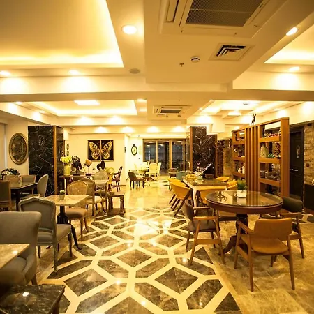 מלון Lion Park & 4*